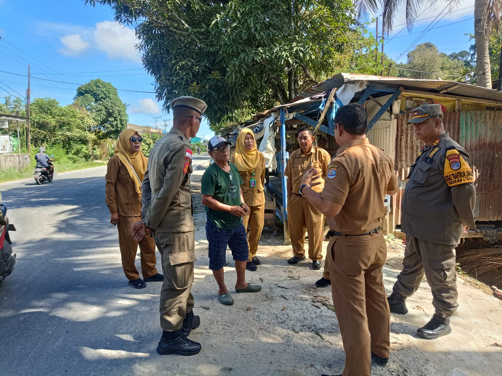 Peneguran Kepada PKL Yang Berjualan Diatas Parit